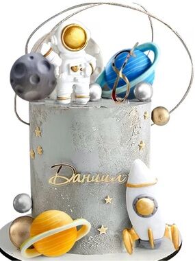 Space-Themed Cake Decoration. Featuring Astronauts, Rockets & Planets. NEW